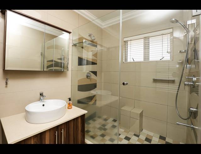 2 BEDROOM APARTMENT FOR SALE IN GLENWOOD